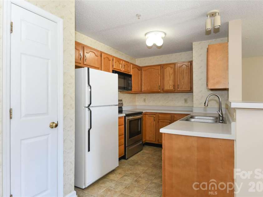 5008 Lawndale Drive, Greensboro, NC 27455.  MLS# CAR4395458, YatesRealty ID 31633. Kitchen