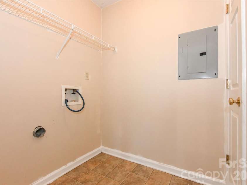 5008 Lawndale Drive, Greensboro, NC 27455.  MLS# CAR4395458, YatesRealty ID 31633. Laundry Room