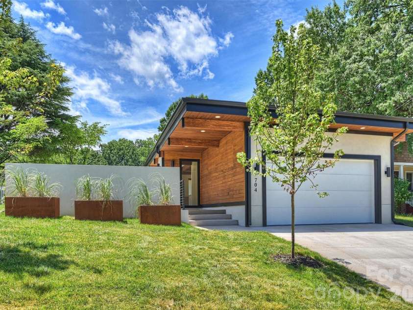 704 Charles Avenue, Charlotte, NC 28205.  MLS# CAR4393616, YatesRealty ID 31635. 