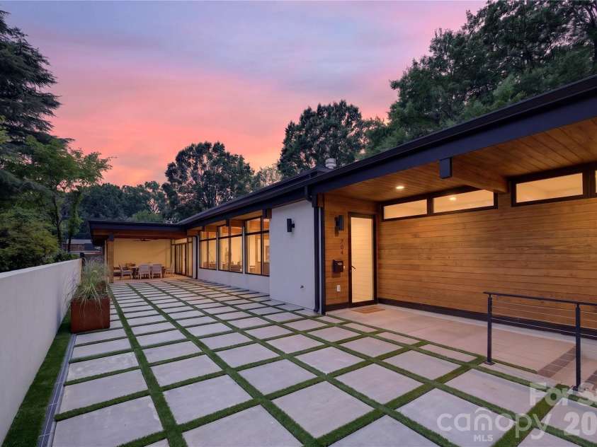 704 Charles Avenue, Charlotte, NC 28205.  MLS# CAR4393616, YatesRealty ID 31635. 