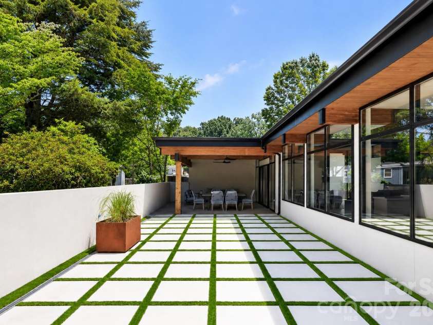 704 Charles Avenue, Charlotte, NC 28205.  MLS# CAR4393616, YatesRealty ID 31635. 