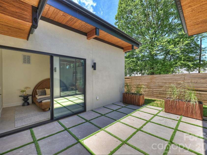 704 Charles Avenue, Charlotte, NC 28205.  MLS# CAR4393616, YatesRealty ID 31635. 
