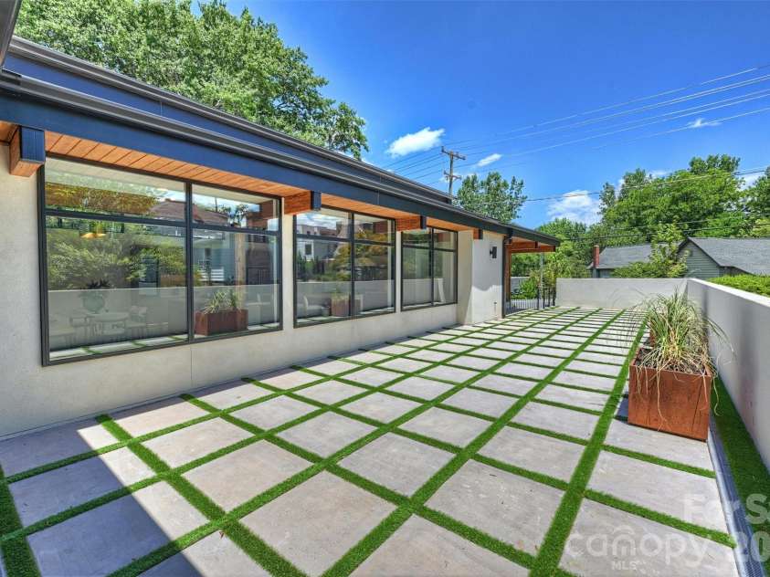 704 Charles Avenue, Charlotte, NC 28205.  MLS# CAR4393616, YatesRealty ID 31635. 