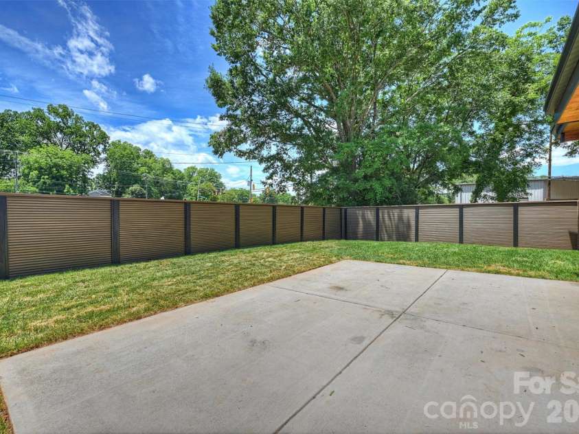 704 Charles Avenue, Charlotte, NC 28205.  MLS# CAR4393616, YatesRealty ID 31635. 