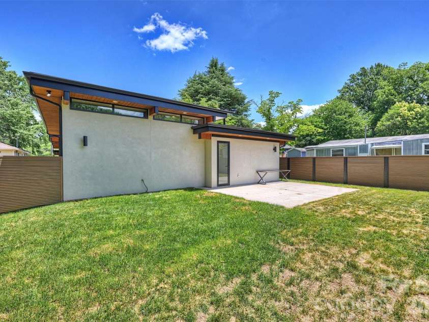704 Charles Avenue, Charlotte, NC 28205.  MLS# CAR4393616, YatesRealty ID 31635. 