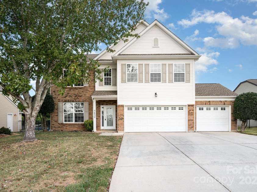 5632 Verrazano Drive, Waxhaw, NC 28173.  MLS# CAR4311987, YatesRealty ID 31637. 