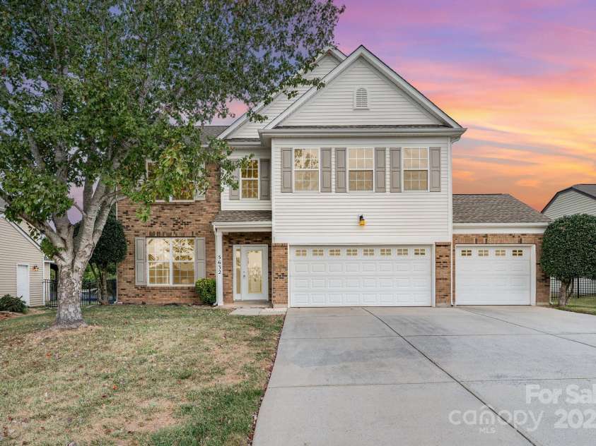 5632 Verrazano Drive, Waxhaw, NC 28173.  MLS# CAR4311987, YatesRealty ID 31637. 