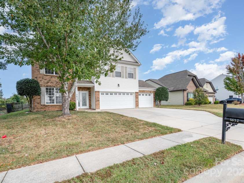 5632 Verrazano Drive, Waxhaw, NC 28173.  MLS# CAR4311987, YatesRealty ID 31637. 