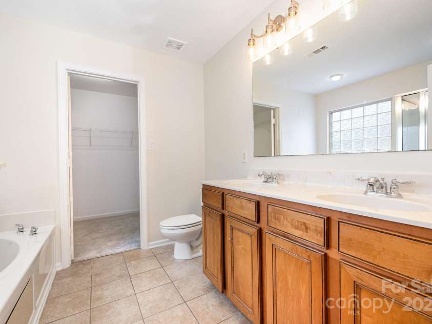 5632 Verrazano Drive, Waxhaw, NC 28173.  MLS# CAR4311987, YatesRealty ID 31637. 