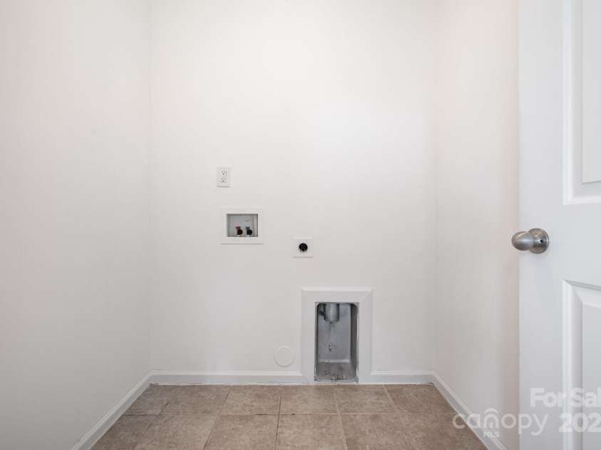 5632 Verrazano Drive, Waxhaw, NC 28173.  MLS# CAR4311987, YatesRealty ID 31637. 