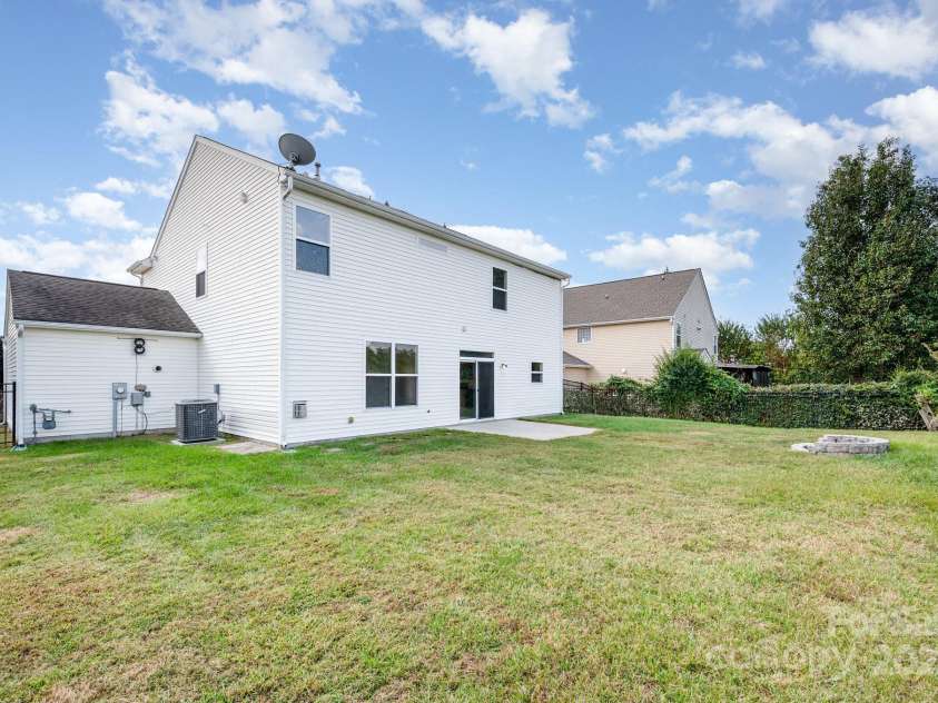 5632 Verrazano Drive, Waxhaw, NC 28173.  MLS# CAR4311987, YatesRealty ID 31637. 