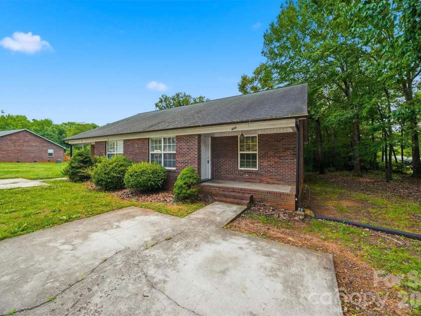 800 Horseshoe Lake Road, Lincolnton, NC 28092.  MLS# CAR4392995, YatesRealty ID 31637. 