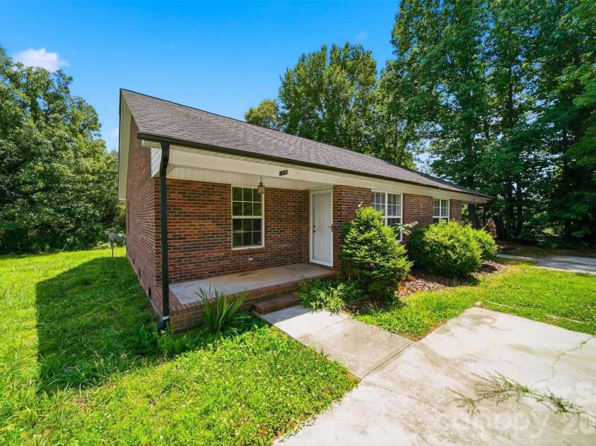 800 Horseshoe Lake Road, Lincolnton, NC 28092.  MLS# CAR4392995, YatesRealty ID 31637. 