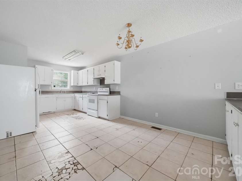 800 Horseshoe Lake Road, Lincolnton, NC 28092.  MLS# CAR4392995, YatesRealty ID 31637. 