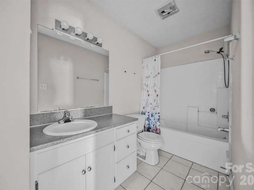 800 Horseshoe Lake Road, Lincolnton, NC 28092.  MLS# CAR4392995, YatesRealty ID 31637. 