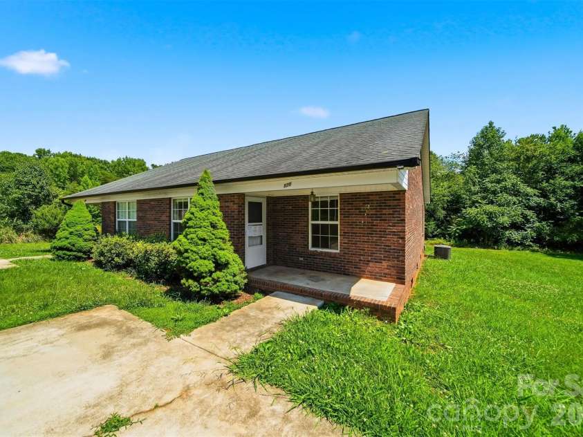 820 Horseshoe Lake Road, Lincolnton, NC 28092.  MLS# CAR4393688, YatesRealty ID 31638. 