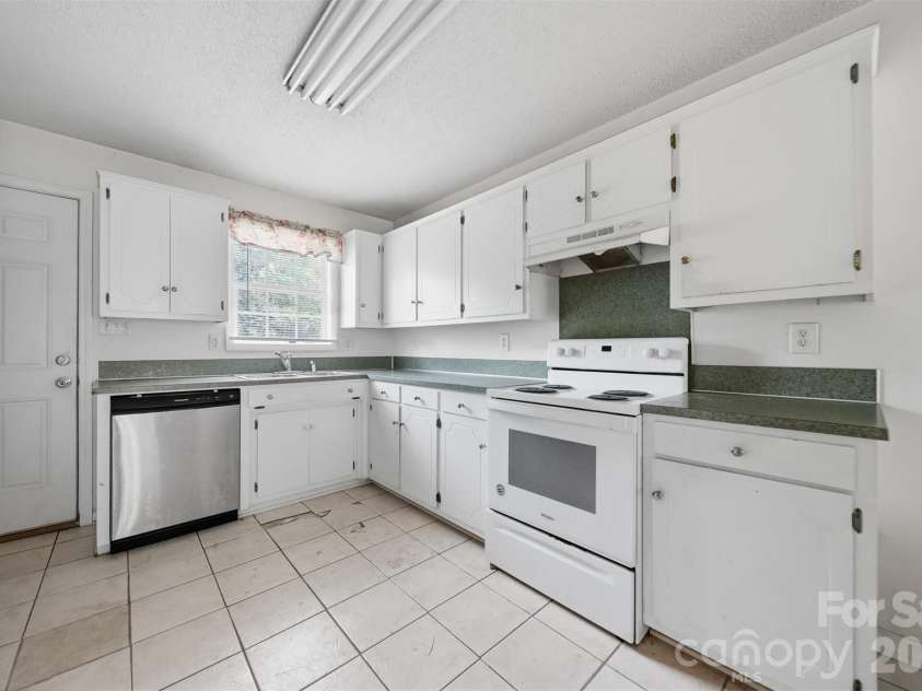 820 Horseshoe Lake Road, Lincolnton, NC 28092.  MLS# CAR4393688, YatesRealty ID 31638. 