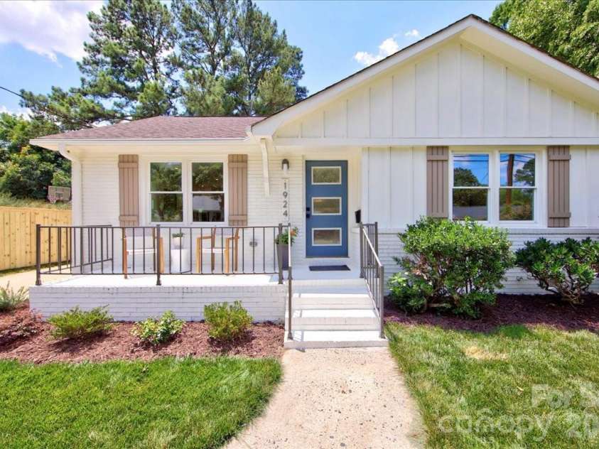 1924 Bentley Place, Charlotte, NC 28205.  MLS# CAR4394829, YatesRealty ID 31639. 