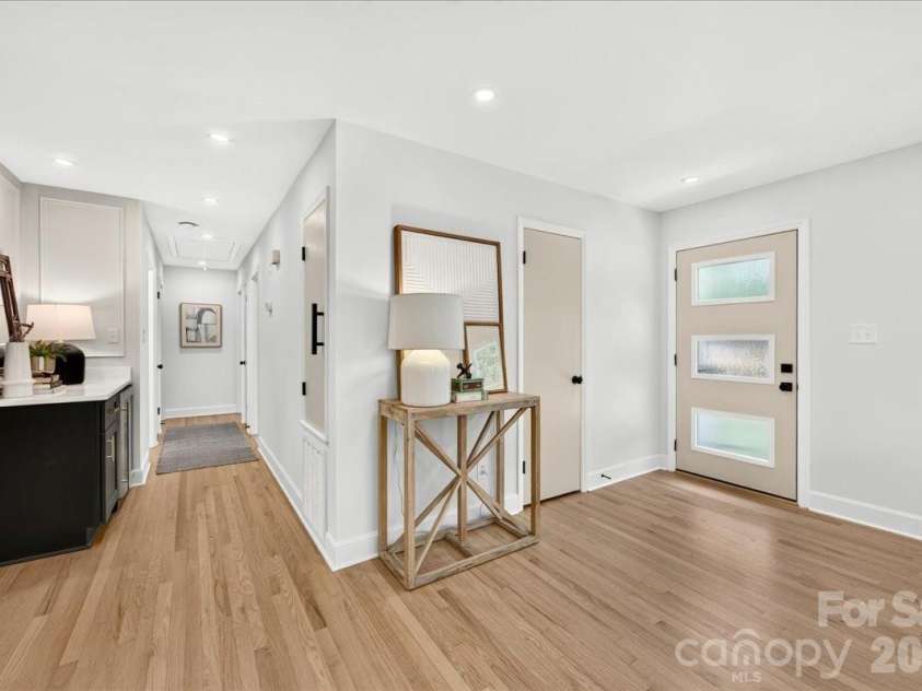 1924 Bentley Place, Charlotte, NC 28205.  MLS# CAR4394829, YatesRealty ID 31639. 