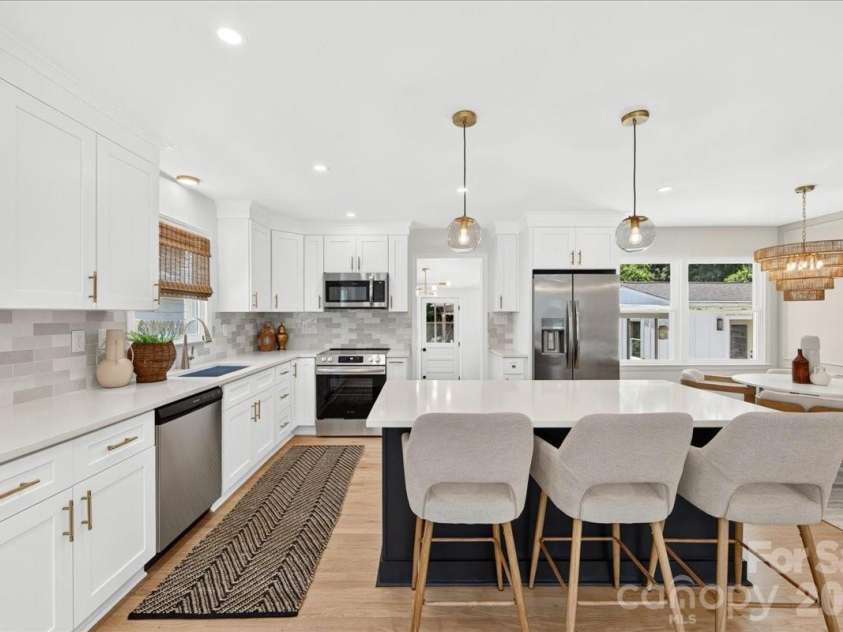 1924 Bentley Place, Charlotte, NC 28205.  MLS# CAR4394829, YatesRealty ID 31639. 