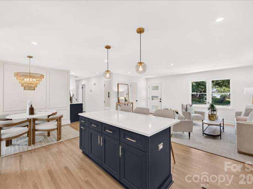 1924 Bentley Place, Charlotte, NC 28205.  MLS# CAR4394829, YatesRealty ID 31639. 