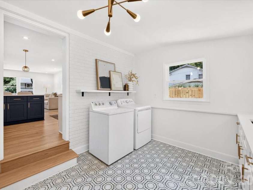 1924 Bentley Place, Charlotte, NC 28205.  MLS# CAR4394829, YatesRealty ID 31639. 