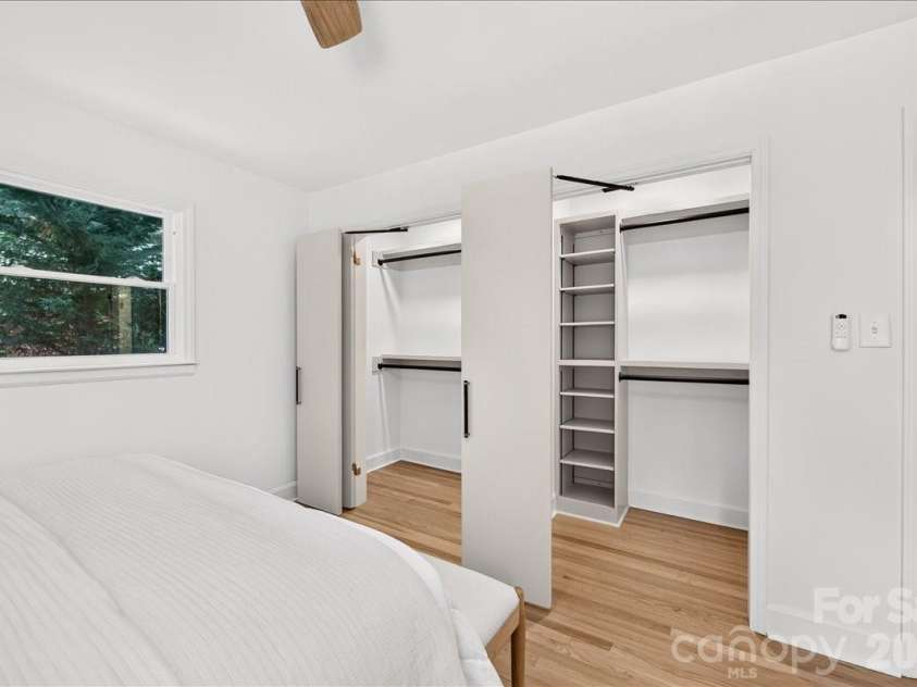 1924 Bentley Place, Charlotte, NC 28205.  MLS# CAR4394829, YatesRealty ID 31639. 