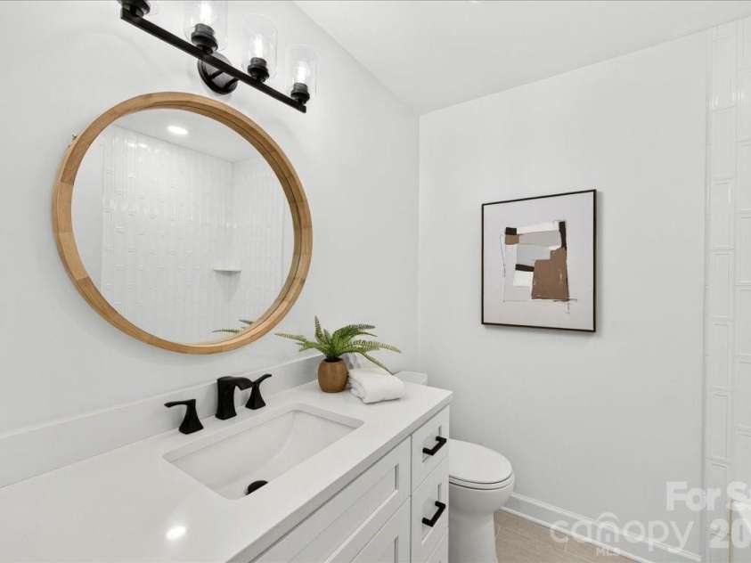 1924 Bentley Place, Charlotte, NC 28205.  MLS# CAR4394829, YatesRealty ID 31639. 