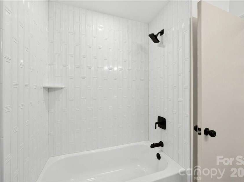 1924 Bentley Place, Charlotte, NC 28205.  MLS# CAR4394829, YatesRealty ID 31639. 