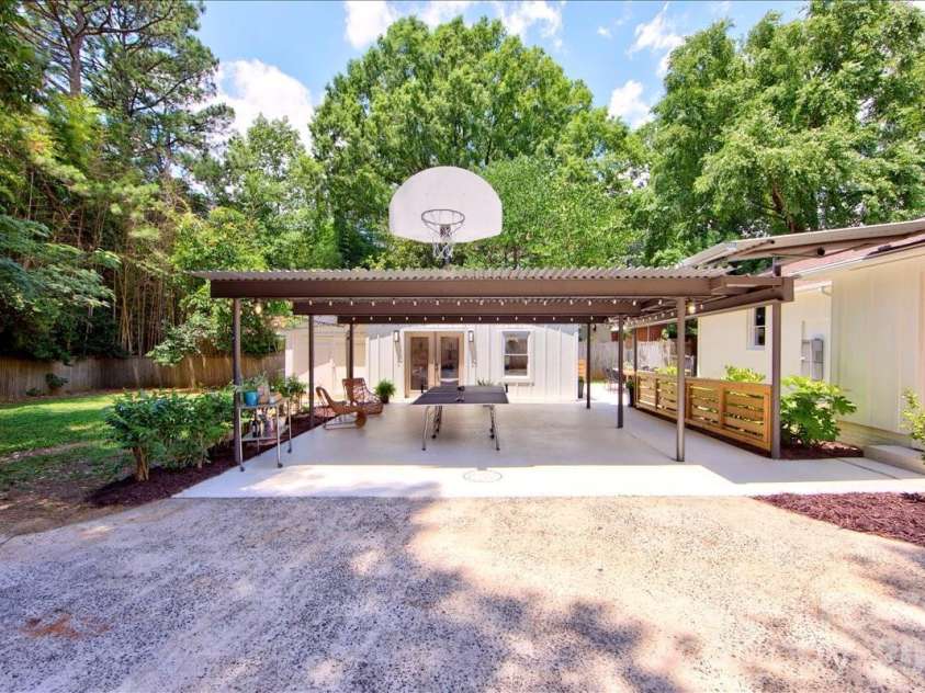 1924 Bentley Place, Charlotte, NC 28205.  MLS# CAR4394829, YatesRealty ID 31639. 
