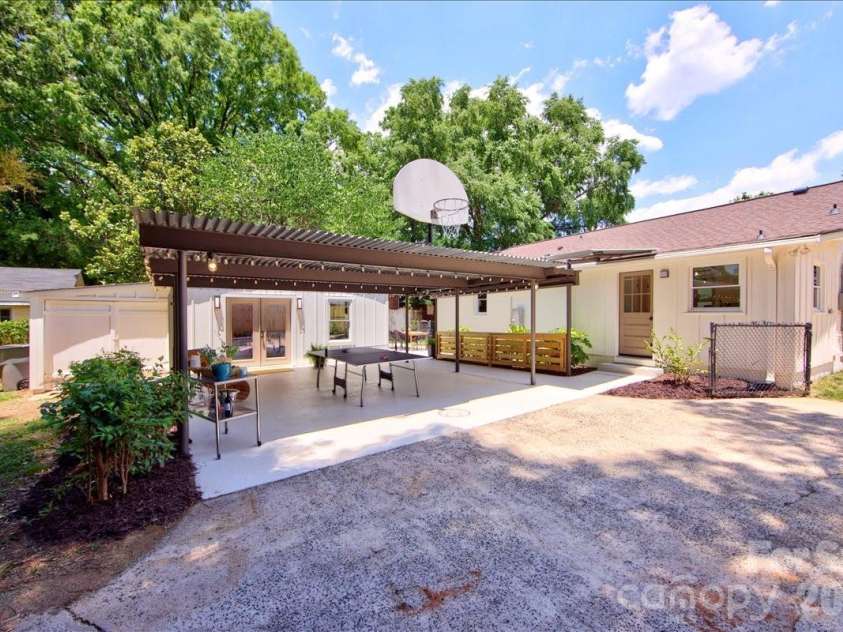 1924 Bentley Place, Charlotte, NC 28205.  MLS# CAR4394829, YatesRealty ID 31639. 