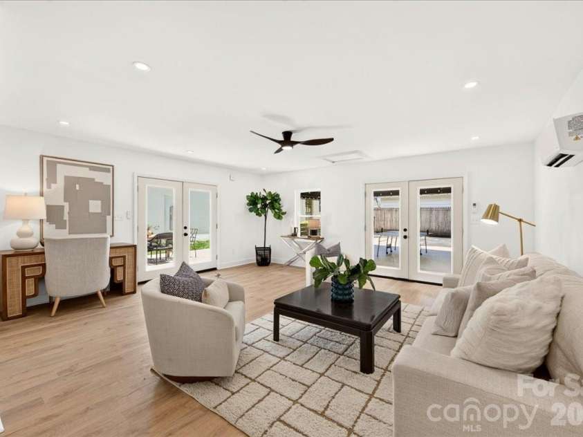 1924 Bentley Place, Charlotte, NC 28205.  MLS# CAR4394829, YatesRealty ID 31639. 