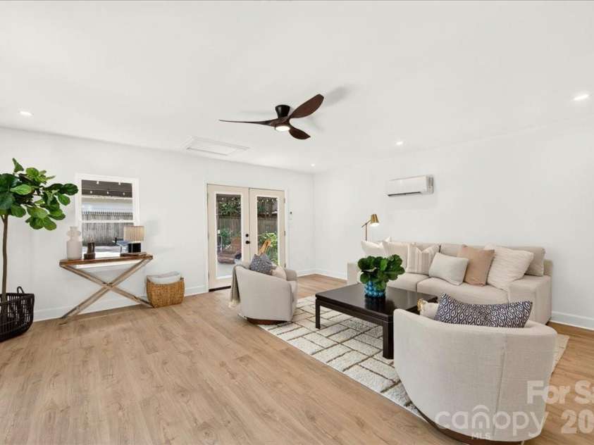 1924 Bentley Place, Charlotte, NC 28205.  MLS# CAR4394829, YatesRealty ID 31639. 