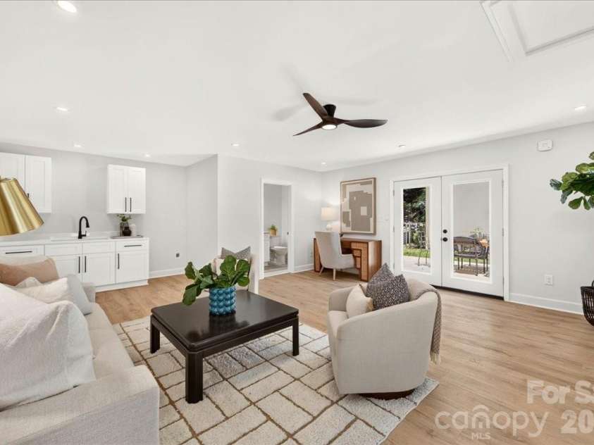 1924 Bentley Place, Charlotte, NC 28205.  MLS# CAR4394829, YatesRealty ID 31639. 