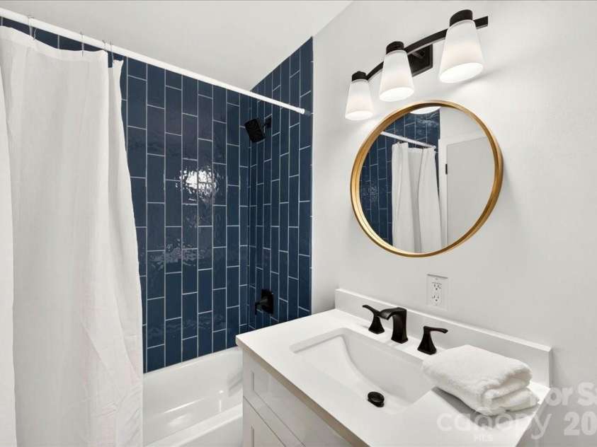1924 Bentley Place, Charlotte, NC 28205.  MLS# CAR4394829, YatesRealty ID 31639. 