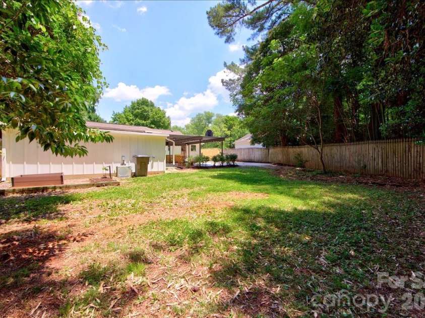 1924 Bentley Place, Charlotte, NC 28205.  MLS# CAR4394829, YatesRealty ID 31639. 