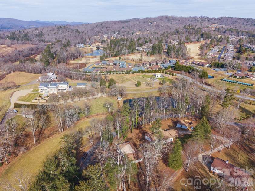 72 Lacey Lane, Hendersonville, NC 28739.  MLS# CAR4308230, YatesRealty ID 3164. 