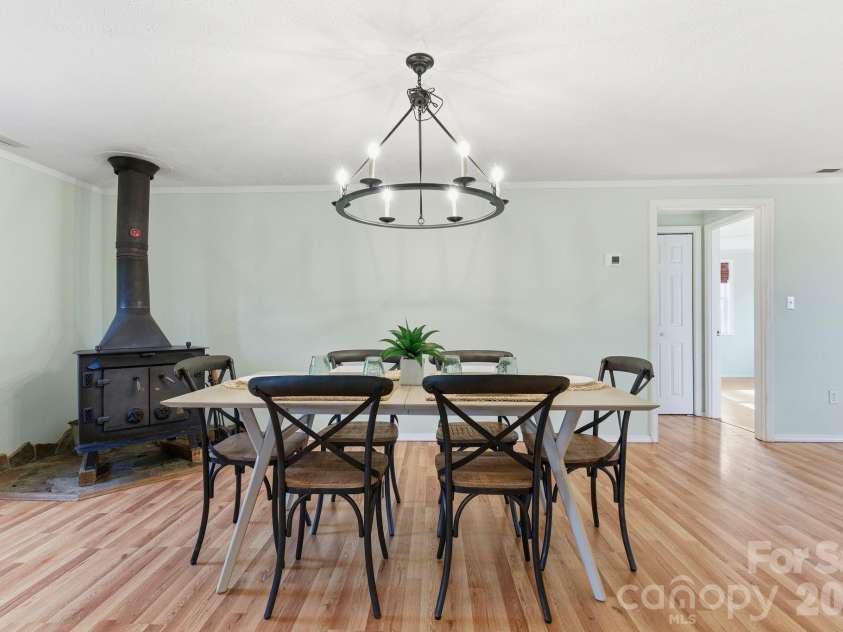 72 Lacey Lane, Hendersonville, NC 28739.  MLS# CAR4308230, YatesRealty ID 3164. Dining Room