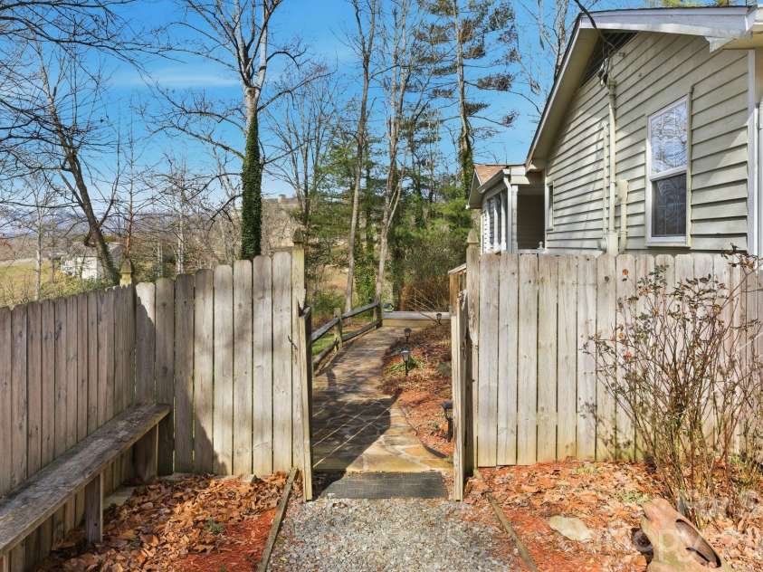 72 Lacey Lane, Hendersonville, NC 28739.  MLS# CAR4308230, YatesRealty ID 3164. Front Entrance Walk (from driveway/parking)