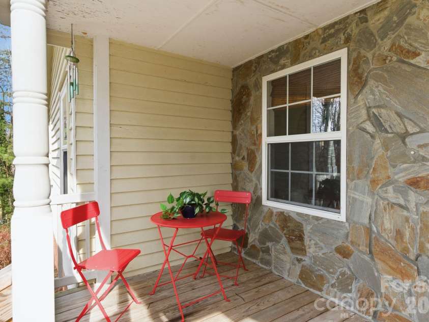 72 Lacey Lane, Hendersonville, NC 28739.  MLS# CAR4308230, YatesRealty ID 3164. Front Porch