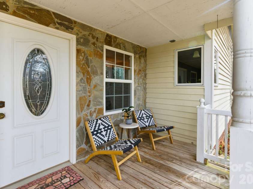 72 Lacey Lane, Hendersonville, NC 28739.  MLS# CAR4308230, YatesRealty ID 3164. Front Porch