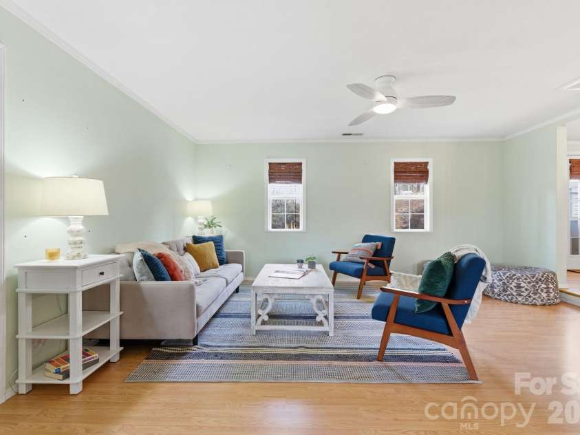 72 Lacey Lane, Hendersonville, NC 28739.  MLS# CAR4308230, YatesRealty ID 3164. Living Room