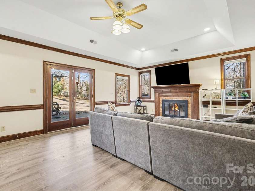9908 Colvard Circle, Charlotte, NC 28269.  MLS# CAR4332495, YatesRealty ID 3164. Basement Heating Living Space