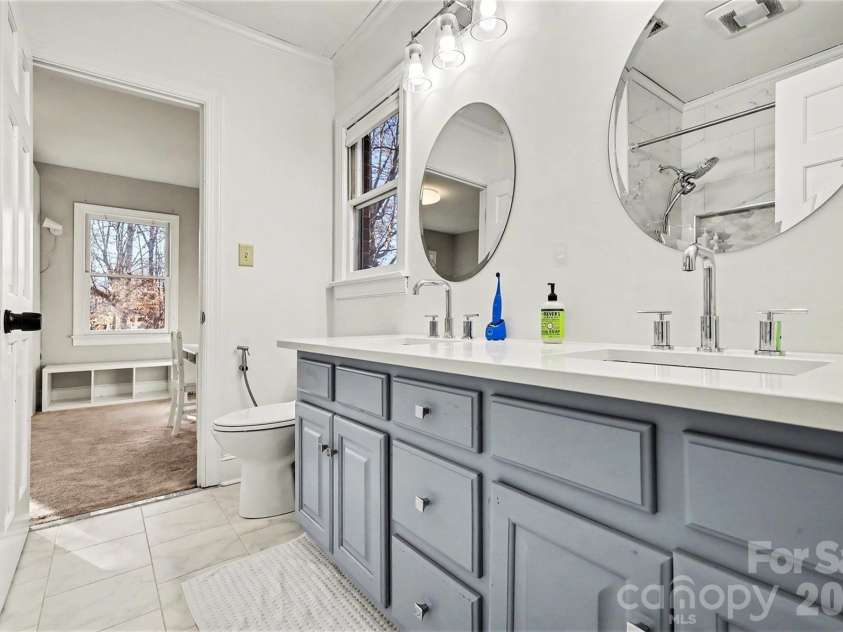 9908 Colvard Circle, Charlotte, NC 28269.  MLS# CAR4332495, YatesRealty ID 3164. Dual Entry Secondary Bath