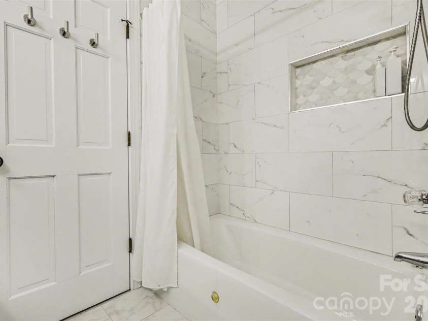 9908 Colvard Circle, Charlotte, NC 28269.  MLS# CAR4332495, YatesRealty ID 3164. Dual Entry Secondary Bath