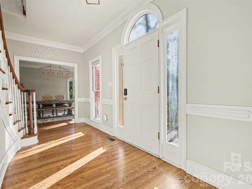 9908 Colvard Circle, Charlotte, NC 28269.  MLS# CAR4332495, YatesRealty ID 3164. Foyer/Entry