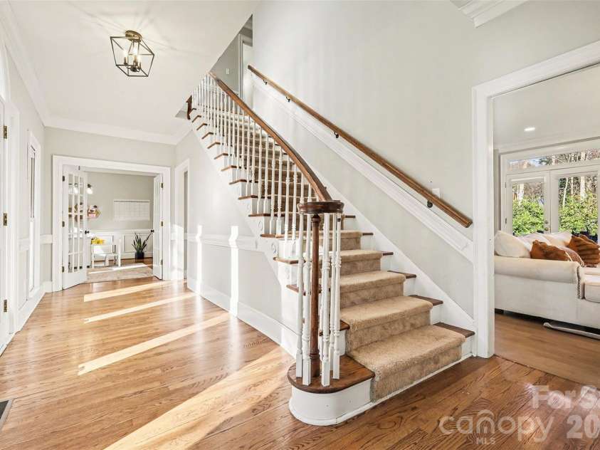 9908 Colvard Circle, Charlotte, NC 28269.  MLS# CAR4332495, YatesRealty ID 3164. Foyer/Entry