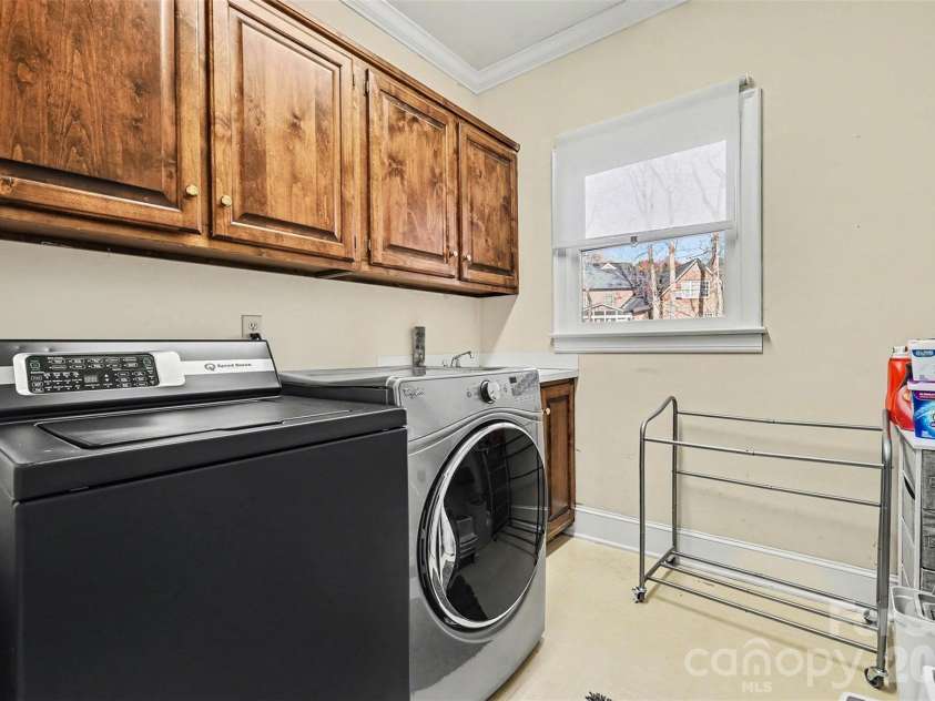9908 Colvard Circle, Charlotte, NC 28269.  MLS# CAR4332495, YatesRealty ID 3164. Laundry Room w/Sink