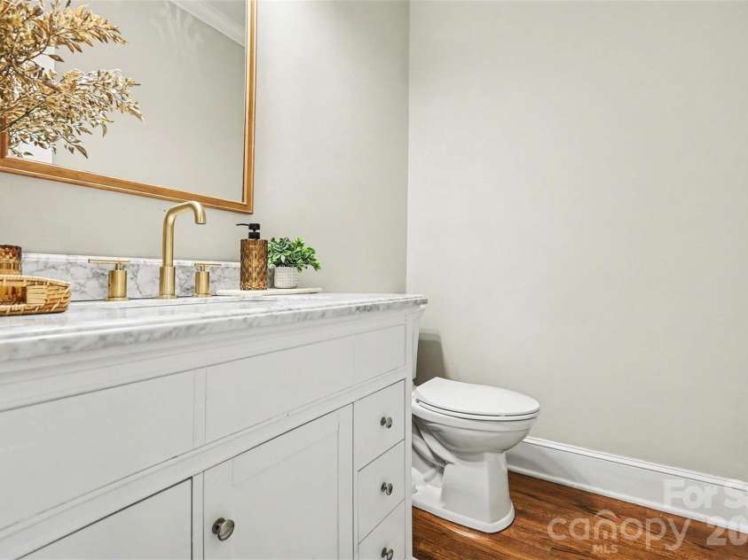 9908 Colvard Circle, Charlotte, NC 28269.  MLS# CAR4332495, YatesRealty ID 3164. Renovated First Floor Powder Room