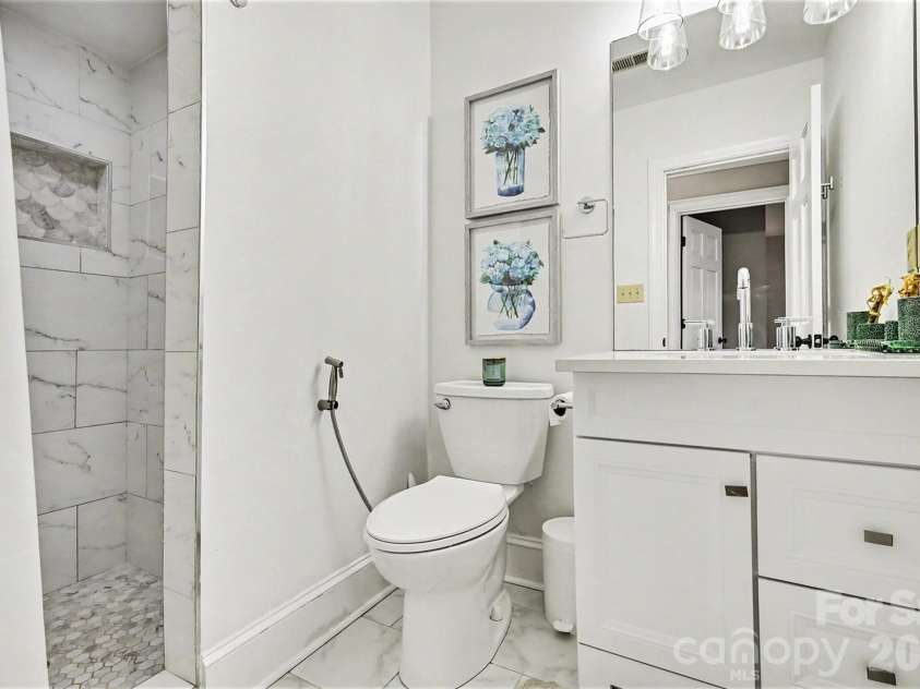 9908 Colvard Circle, Charlotte, NC 28269.  MLS# CAR4332495, YatesRealty ID 3164. Secondary Bath